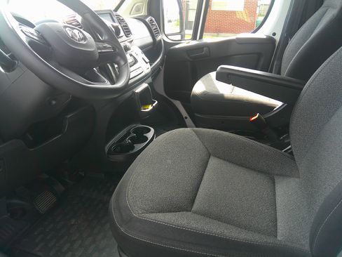 Used 2025 RAM ProMaster 2500 136 FWD image 13