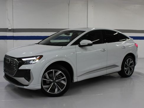 Used 2024 Audi Q4 e-tron Premium Plus image 1