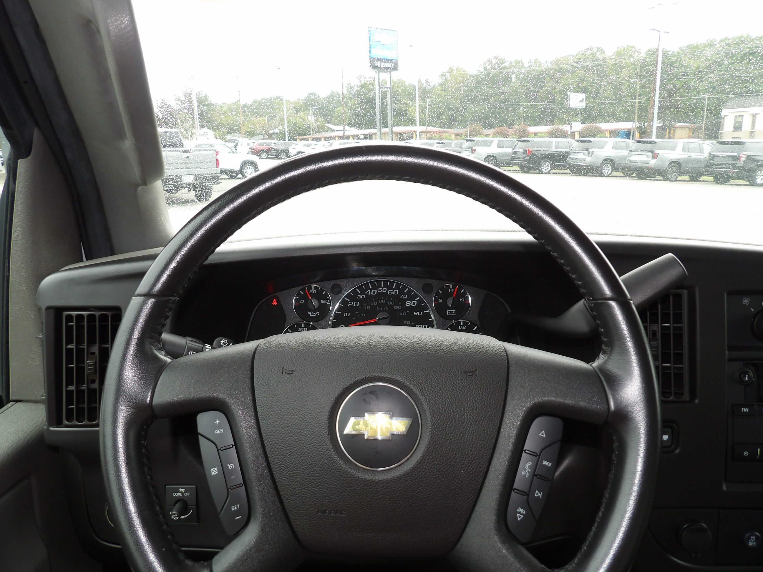 Used 2022 Chevrolet Express 3500 UNAVAIL RWD image 2