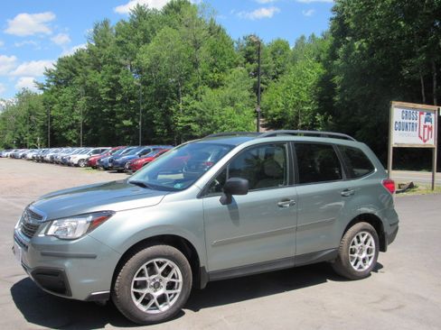 Used 2018 Subaru Forester 2.5i AWD/4WD image 2