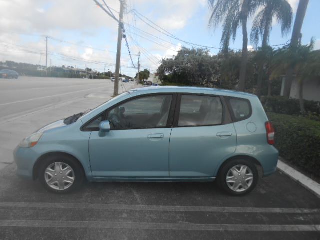 Used 2007 Honda Fit LX image 2