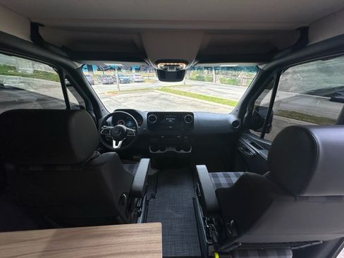 Used 2021 Mercedes-Benz Sprinter 2500 image 29