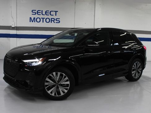 Used 2025 Audi Q4 e-tron Premium RWD image 1