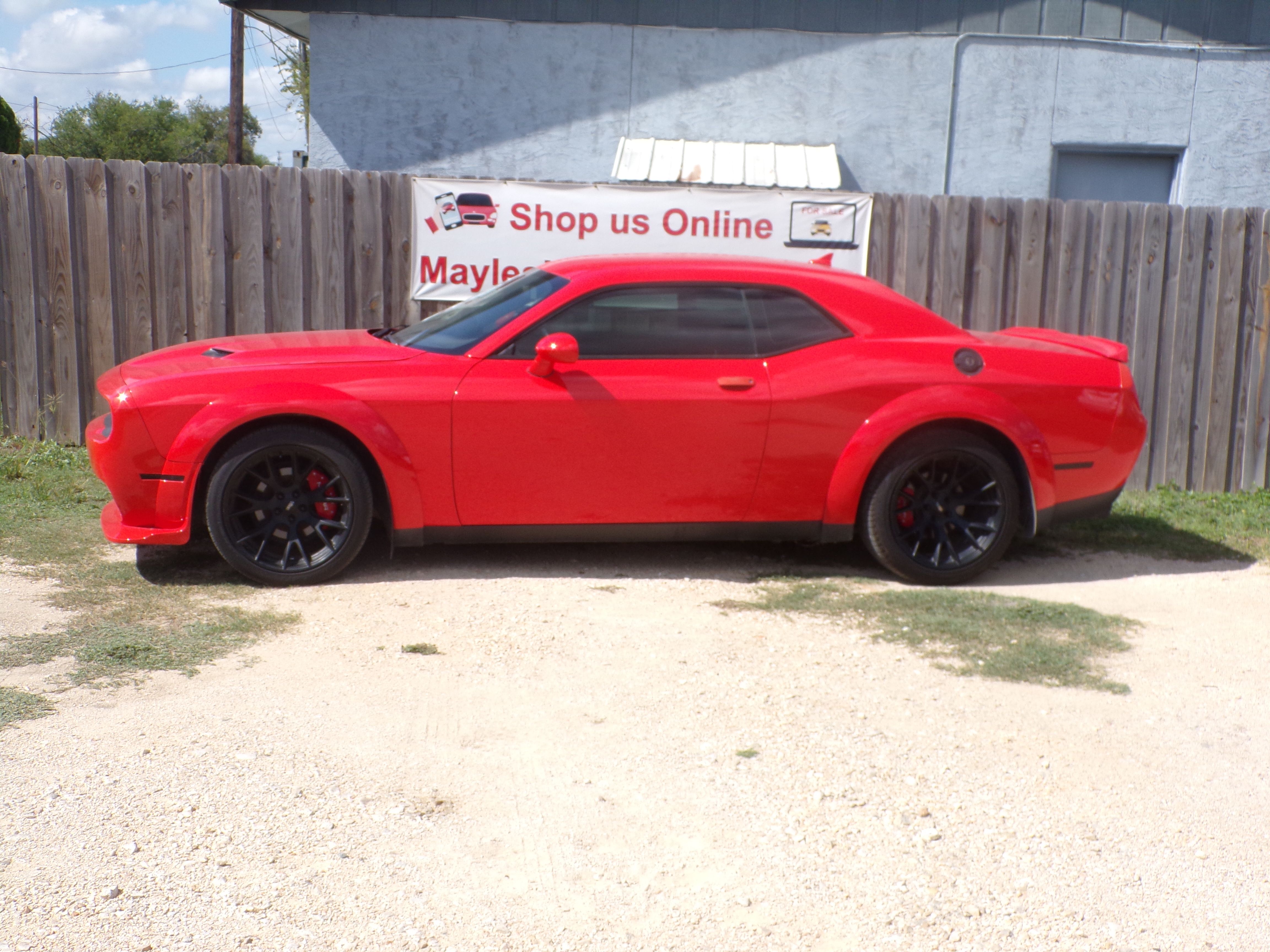 Used 2016 Dodge Challenger SXT RWD image 2