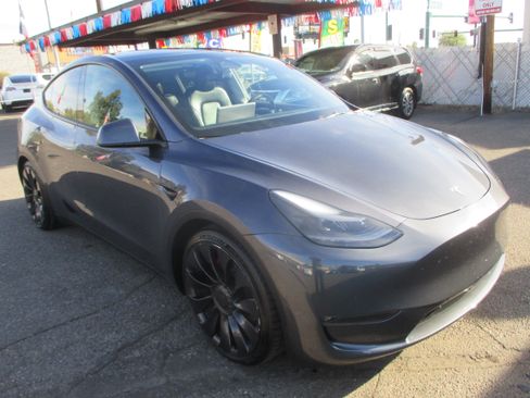 Used 2023 Tesla Model Y Performance image 14
