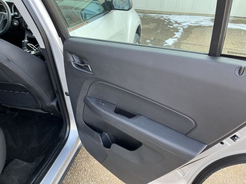 Used 2016 Chevrolet Equinox LS image 26