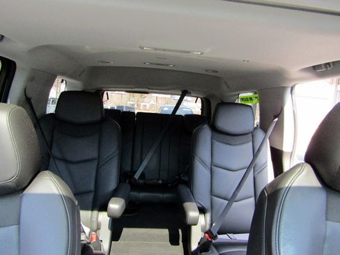 Used 2016 Cadillac Escalade Luxury image 27