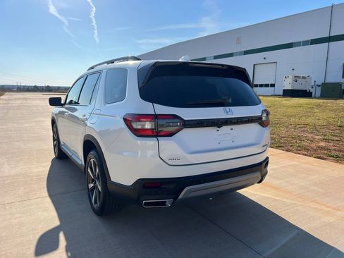 Used 2023 Honda Pilot Touring image 6