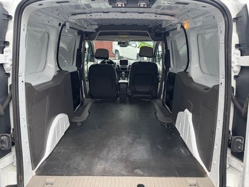 Used 2019 Ford Transit Connect XLT image 3