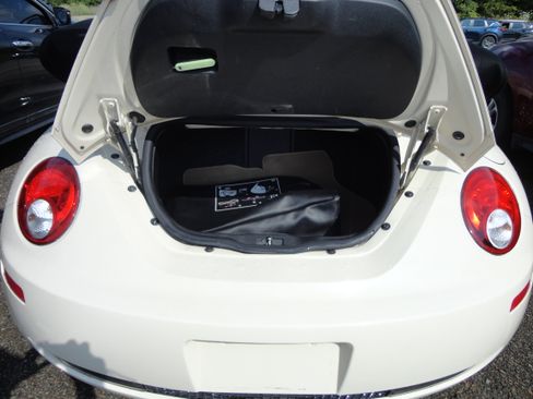 Used 2009 Volkswagen Beetle Convertible FWD image 9