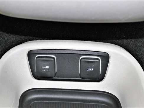 Used 2017 Chrysler Pacifica Touring-L image 33