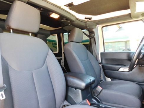Used 2016 Jeep Wrangler 4WD Unlimited Sport image 17