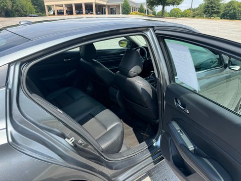 Used 2021 Nissan Altima 2.5 SR FWD image 17