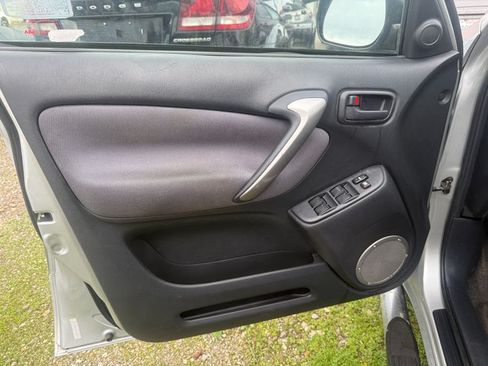 Used 2004 Toyota RAV4 image 6