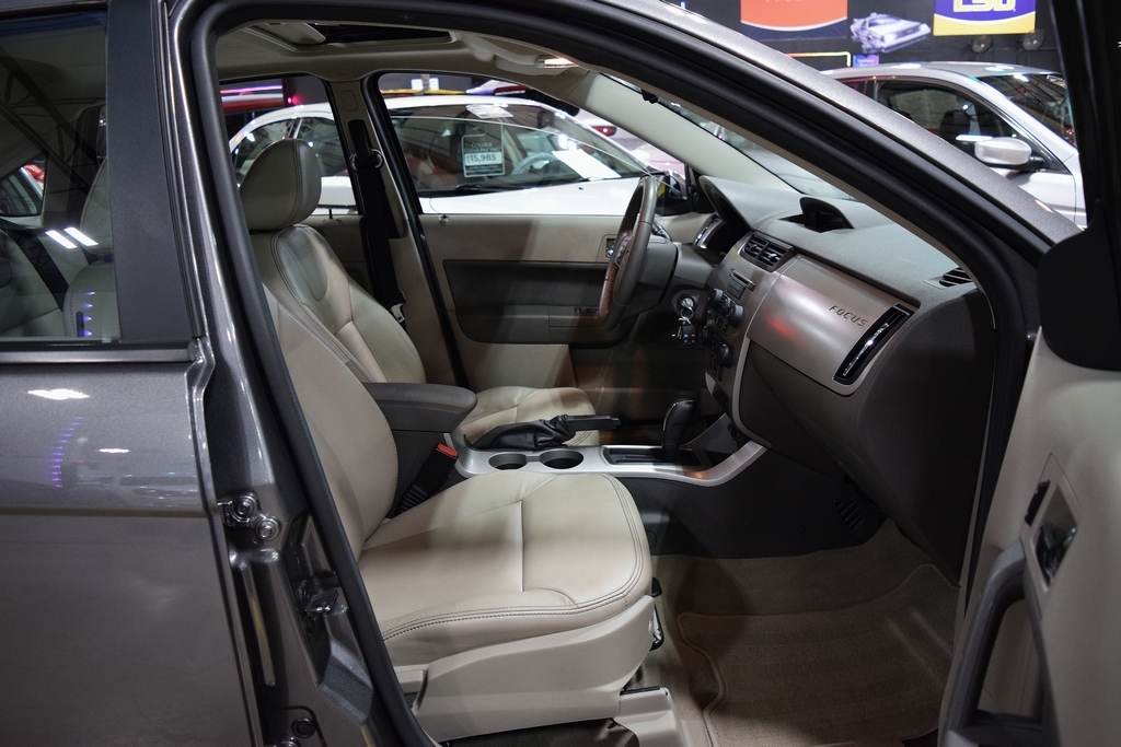 Used 2009 Ford Focus SEL Sedan FWD image 22