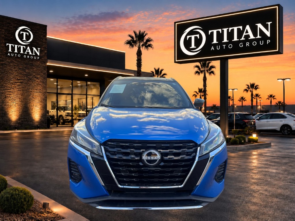 Used 2023 Nissan Kicks SR FWD image 2