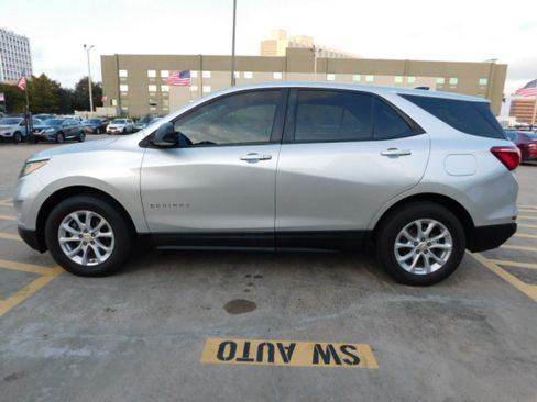 Used 2019 Chevrolet Equinox LS image 5