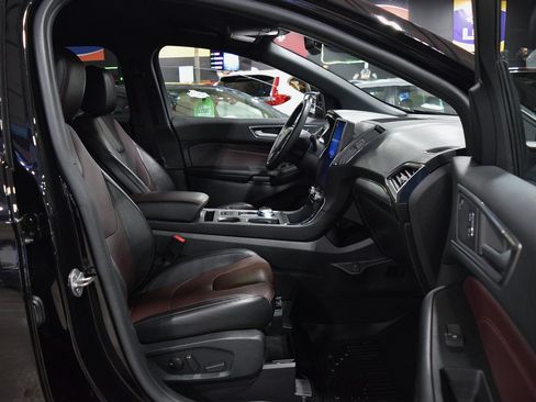 Used 2021 Ford Edge Titanium image 21