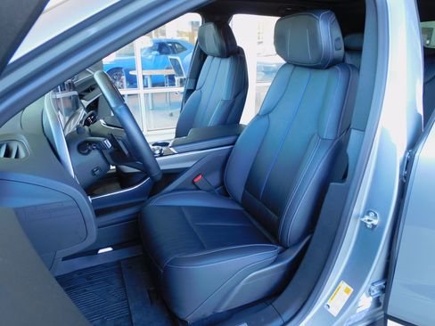 Used 2024 Cadillac Lyriq Luxury image 25