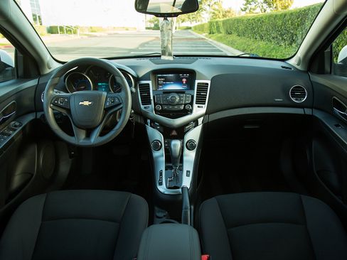 Used 2016 Chevrolet Cruze Limited LT image 23