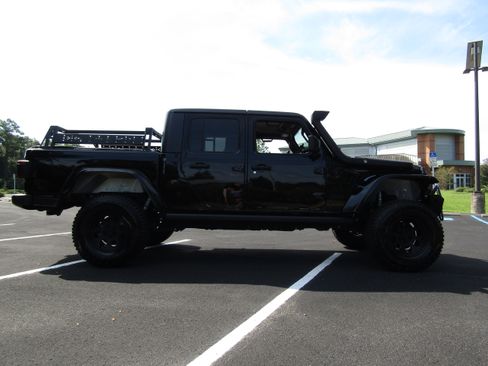 Used 2021 Jeep Gladiator Sport image 7