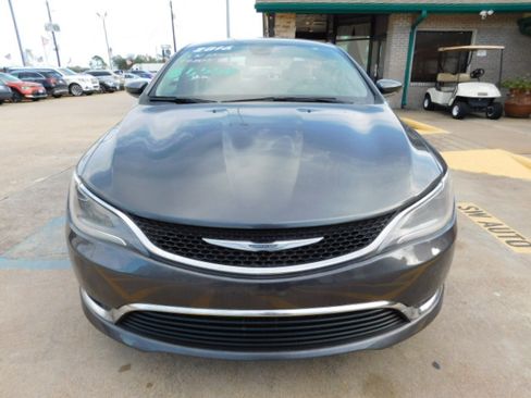 Used 2016 Chrysler 200 Limited image 2