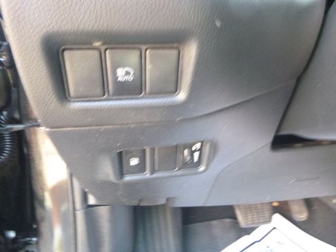 Used 2021 Toyota C-HR XLE image 16