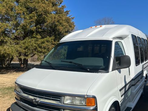 Used 2002 Chevrolet Express 3500 LS image 5