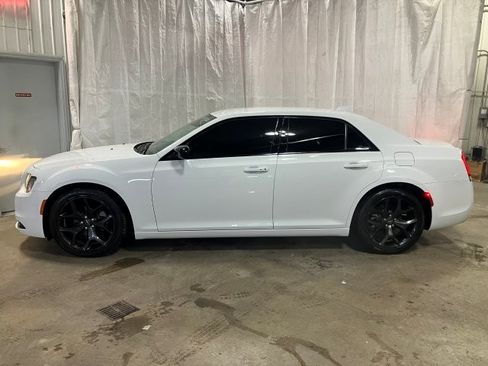 Used 2021 Chrysler 300 Touring image 4