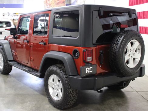 Used 2014 Jeep Wrangler Unlimited Sport image 3