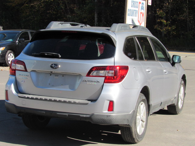 Used 2015 Subaru Outback 2.5i Premium AWD/4WD image 8
