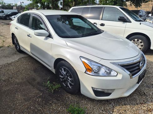 Used 2015 Nissan Altima 2.5 S FWD image 1