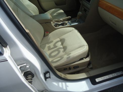 Used 2009 Lincoln MKZ AWD image 12