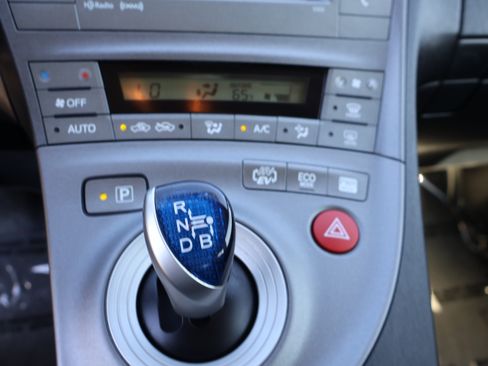 Used 2013 Toyota Prius image 32