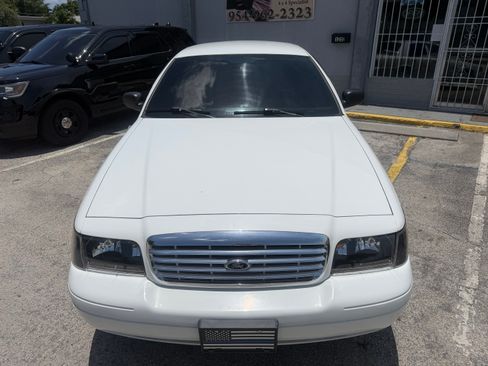 Used 2010 Ford Crown Victoria Police Interceptor RWD image 2