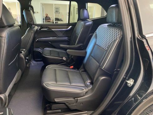 Used 2024 GMC Acadia Denali AWD/4WD image 10