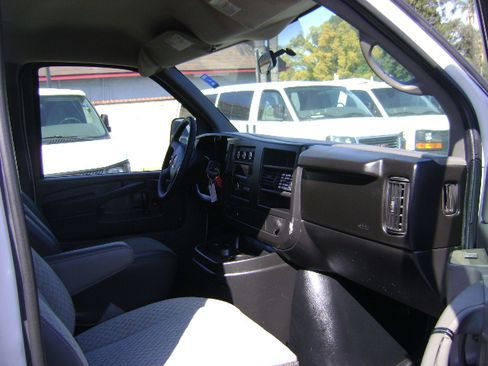 Used 2009 GMC Savana 3500 image 11