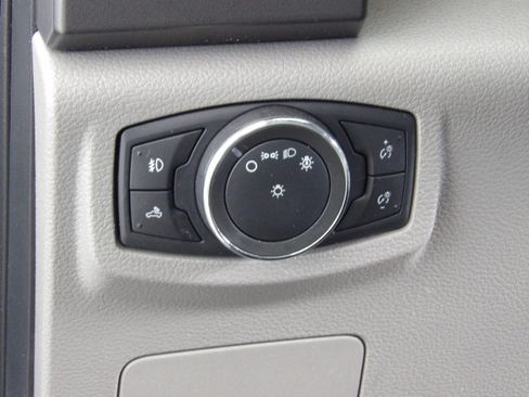 Used 2017 Ford F150 XLT image 25