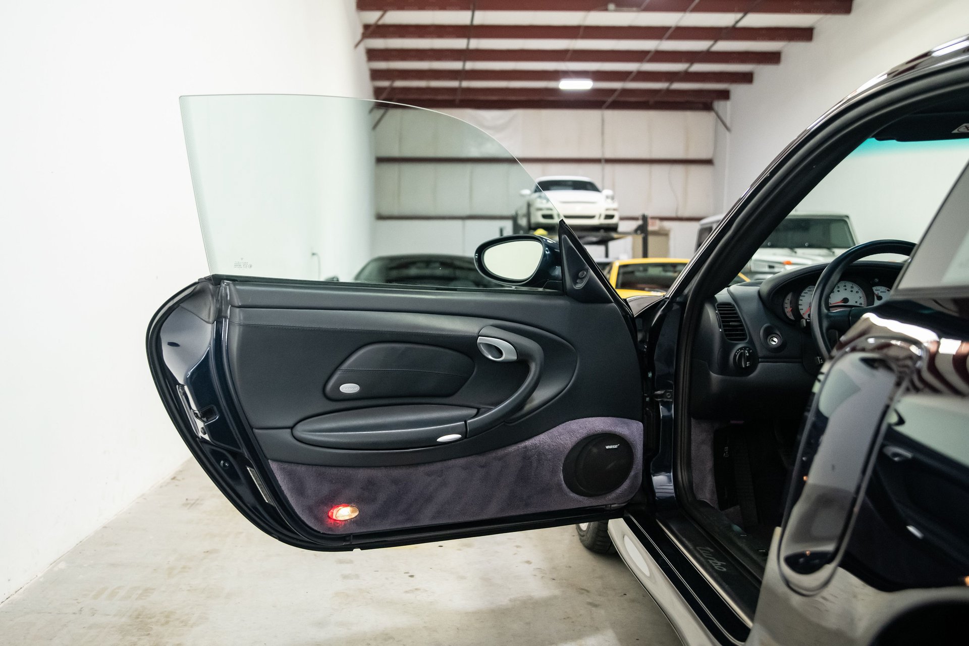 Used 2003 Porsche 911 Turbo AWD/4WD image 28