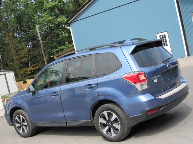 Used 2017 Subaru Forester 2.5i Premium AWD/4WD image 6