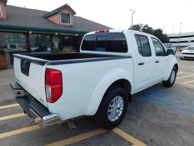 Used 2018 Nissan Frontier 2WD Crew Cab image 8