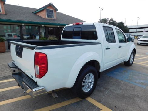 Used 2018 Nissan Frontier 2WD Crew Cab image 8