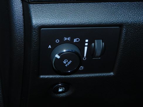 Used 2020 Jeep Grand Cherokee Limited X image 28