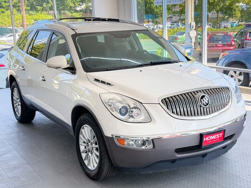 Used 2011 Buick Enclave 2WD CX image 1