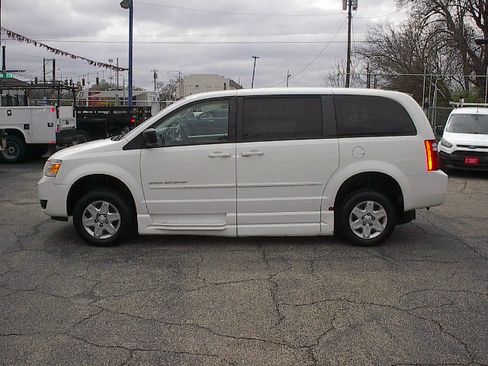 Used 2010 Dodge Grand Caravan SE image 7