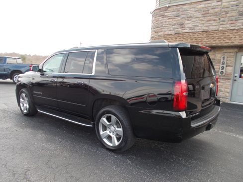 Used 2017 Chevrolet Suburban Premier image 8