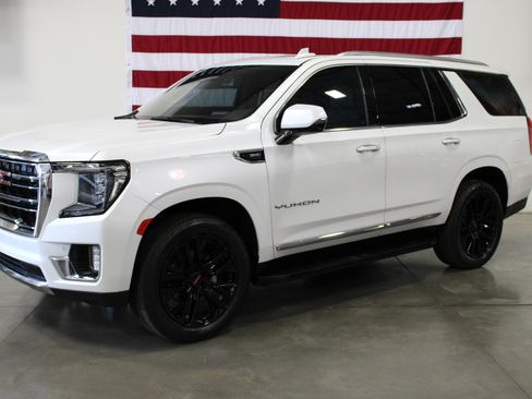 Used 2022 GMC Yukon SLT image 1