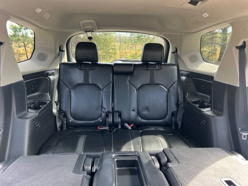 Used 2025 Honda Pilot Touring image 16