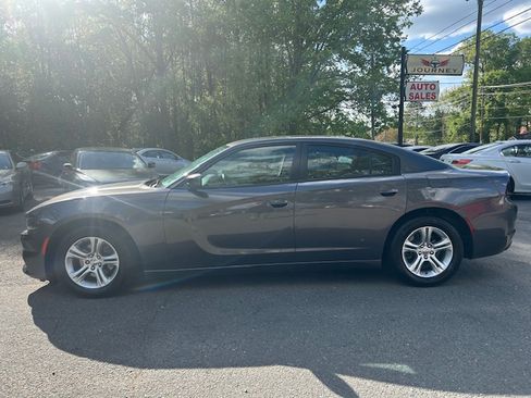 Used 2015 Dodge Charger SE image 2