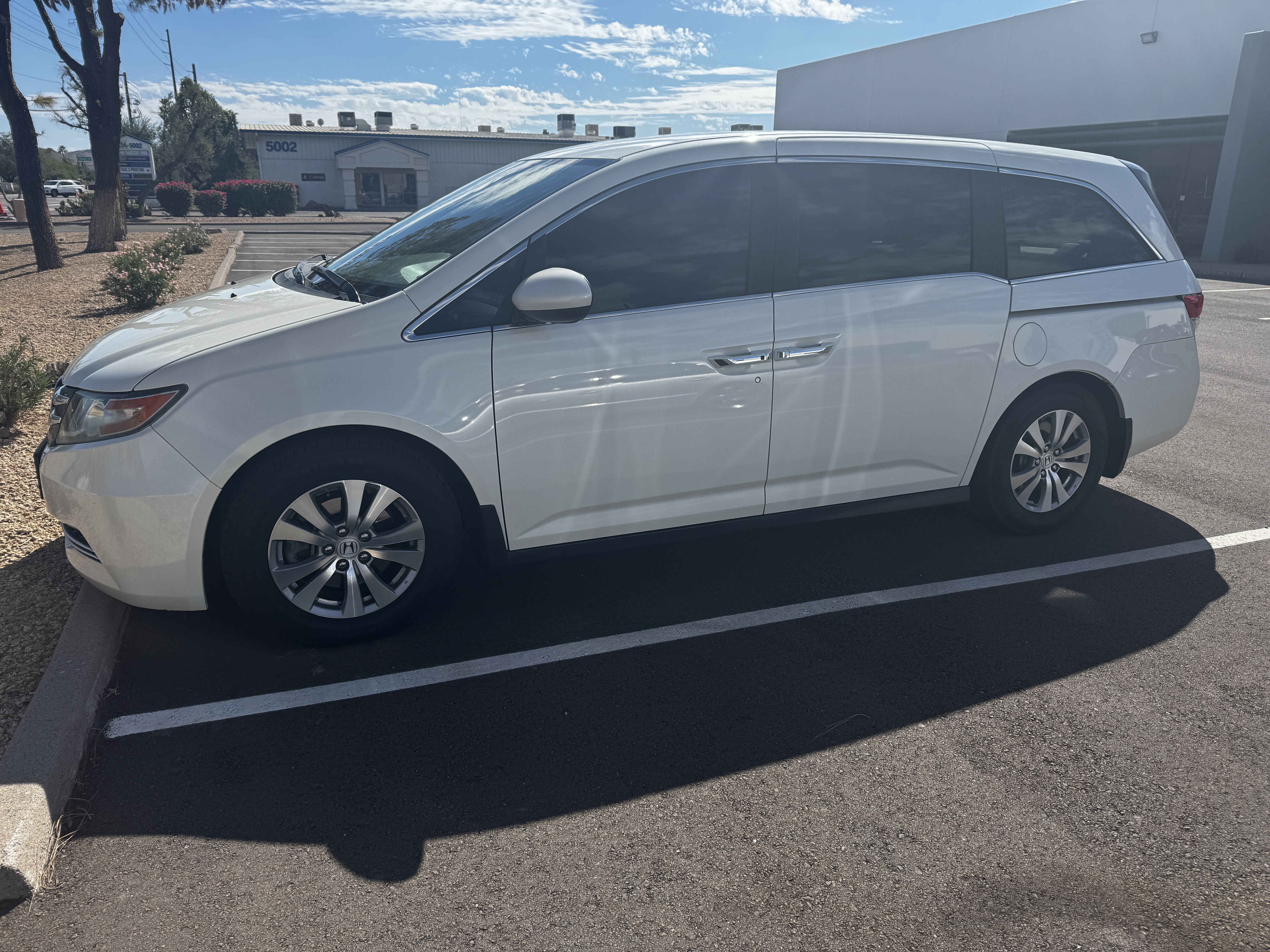 Used 2017 Honda Odyssey SE image 2